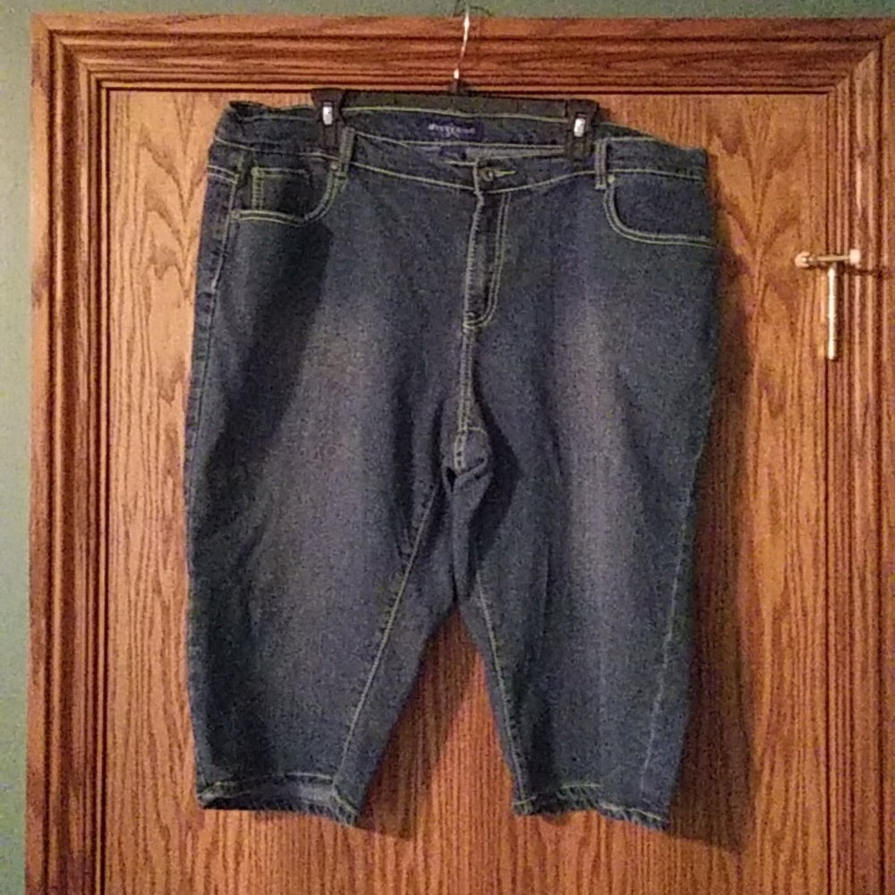 Women's Attitude Jean Capri